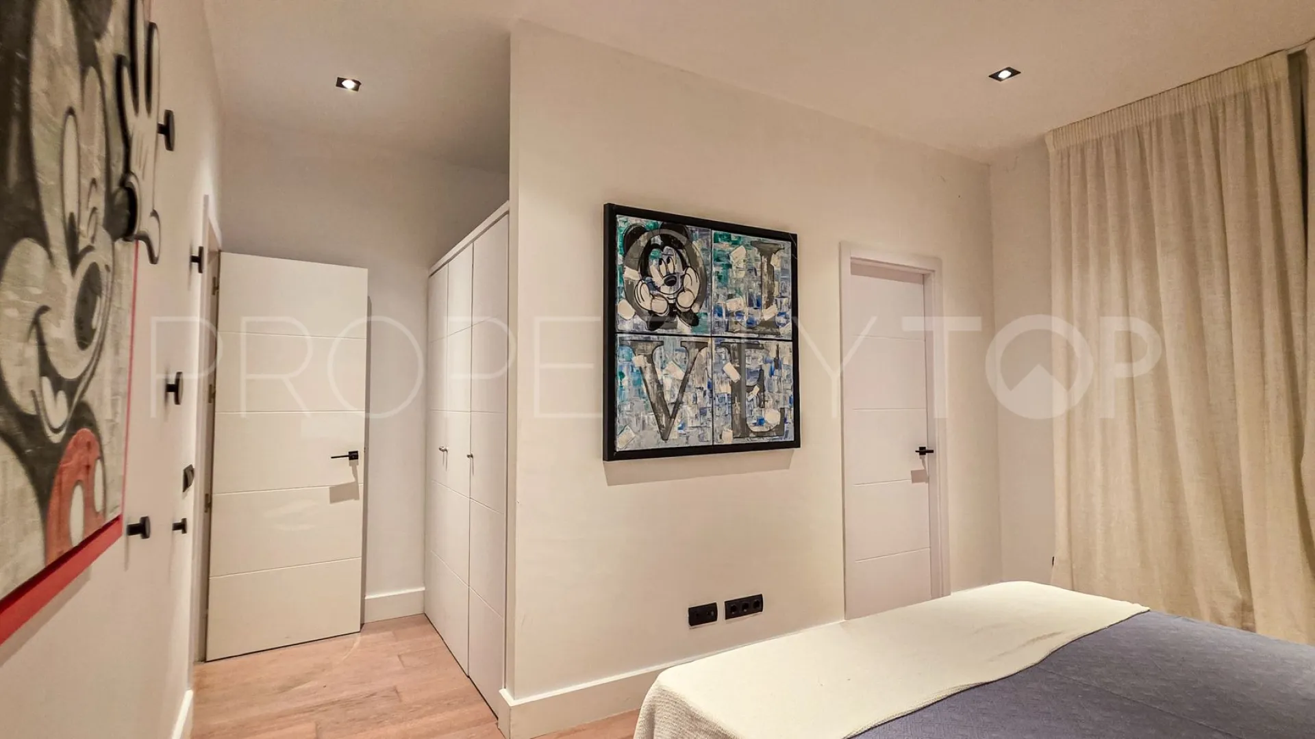 For sale villa with 5 bedrooms in Zona M
