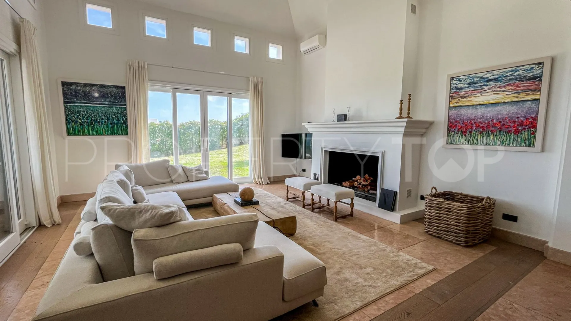 For sale villa with 5 bedrooms in Zona M