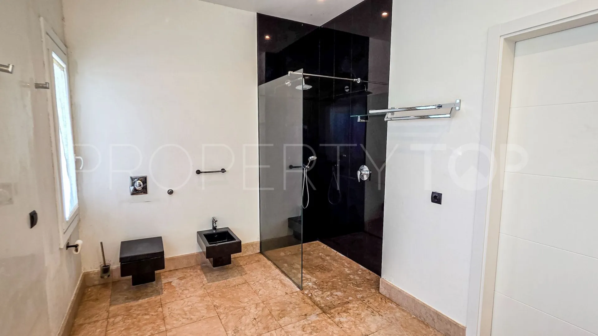 For sale villa with 5 bedrooms in Zona M