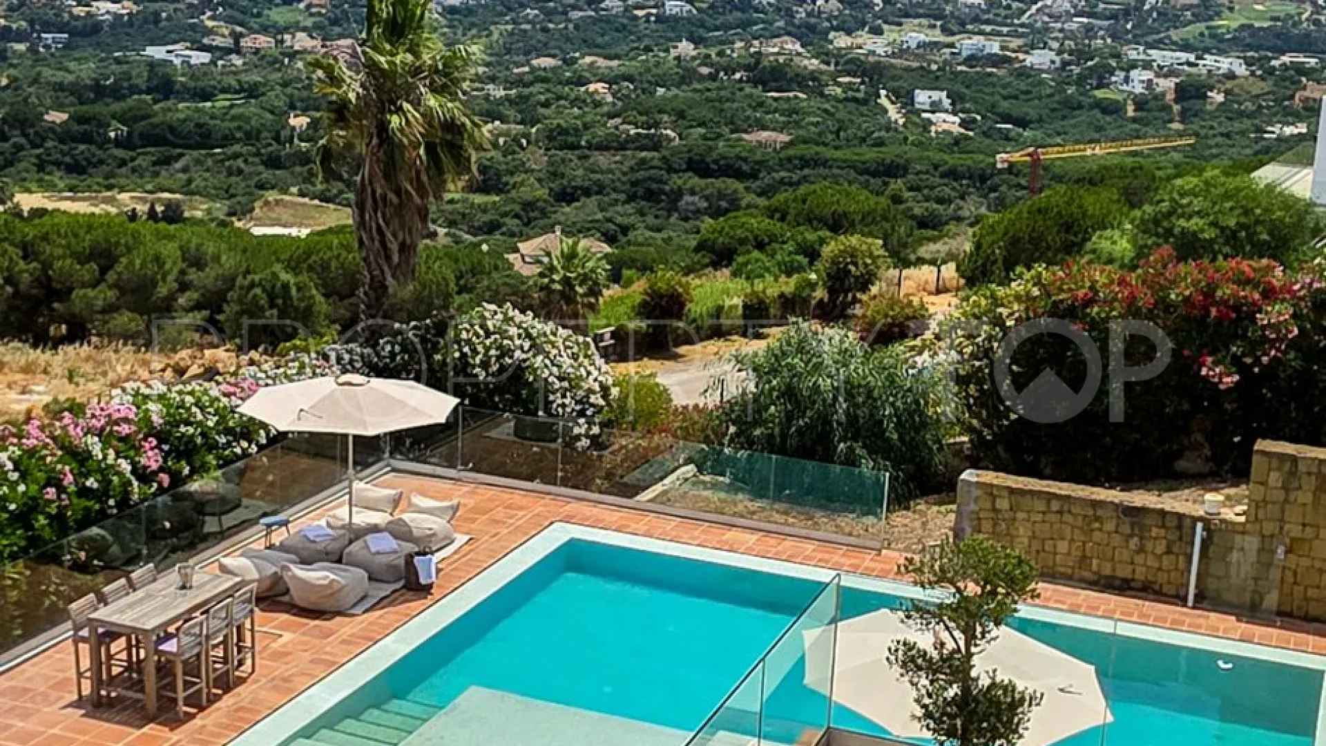 For sale villa with 5 bedrooms in Zona M
