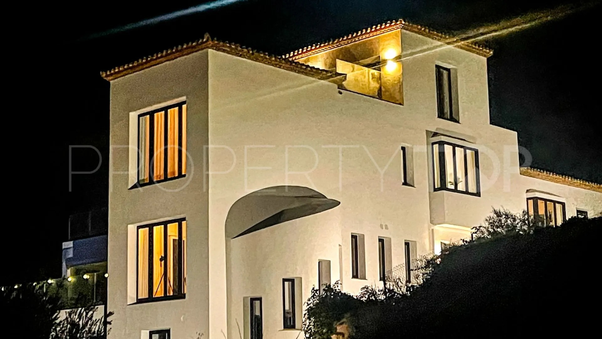 For sale villa with 5 bedrooms in Zona M