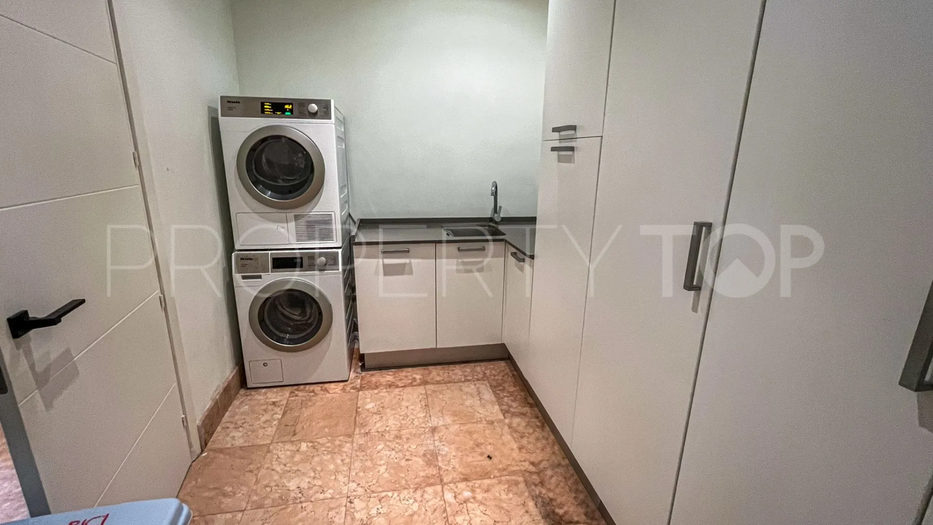 For sale villa with 5 bedrooms in Zona M