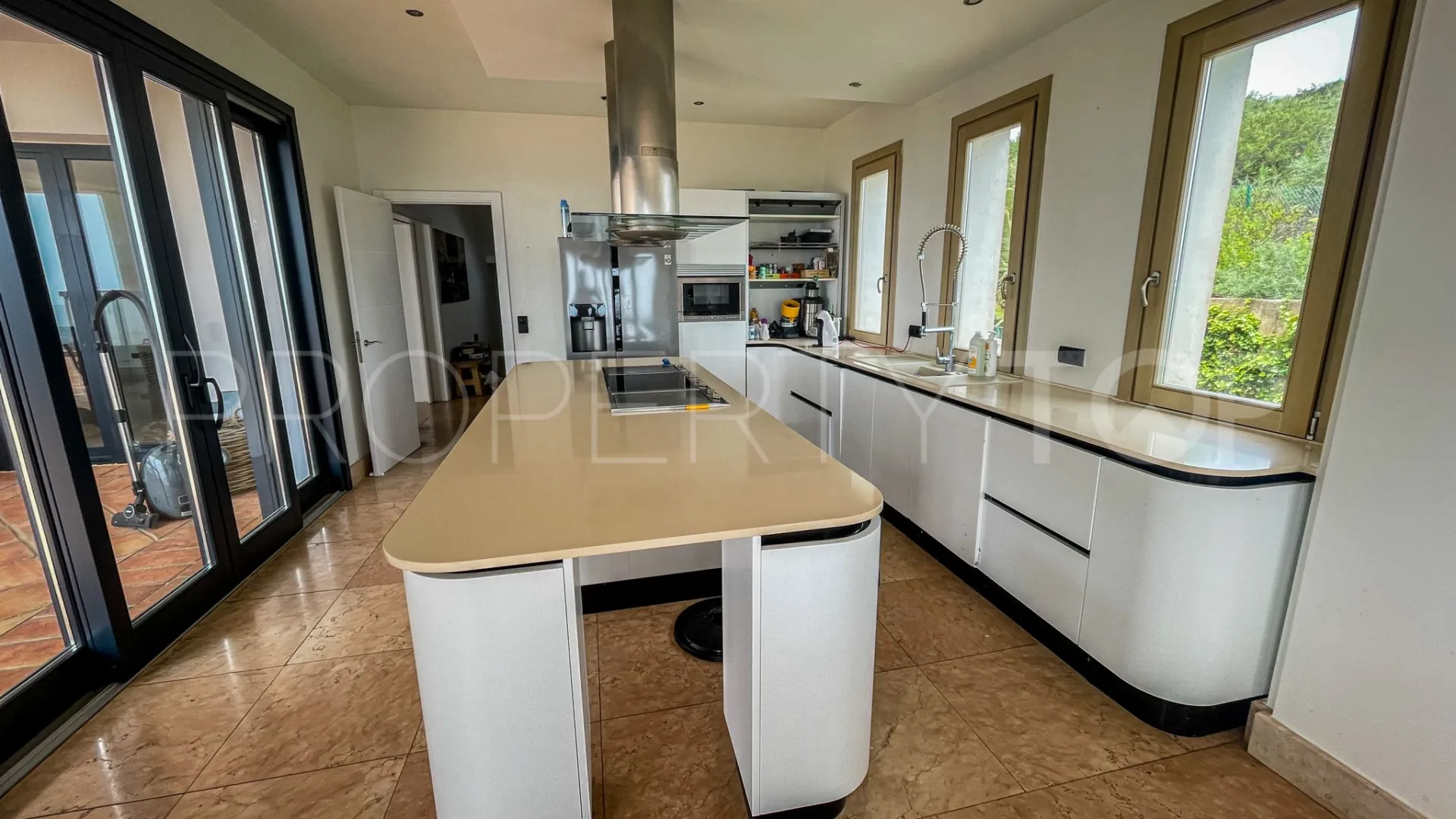 For sale villa with 5 bedrooms in Zona M