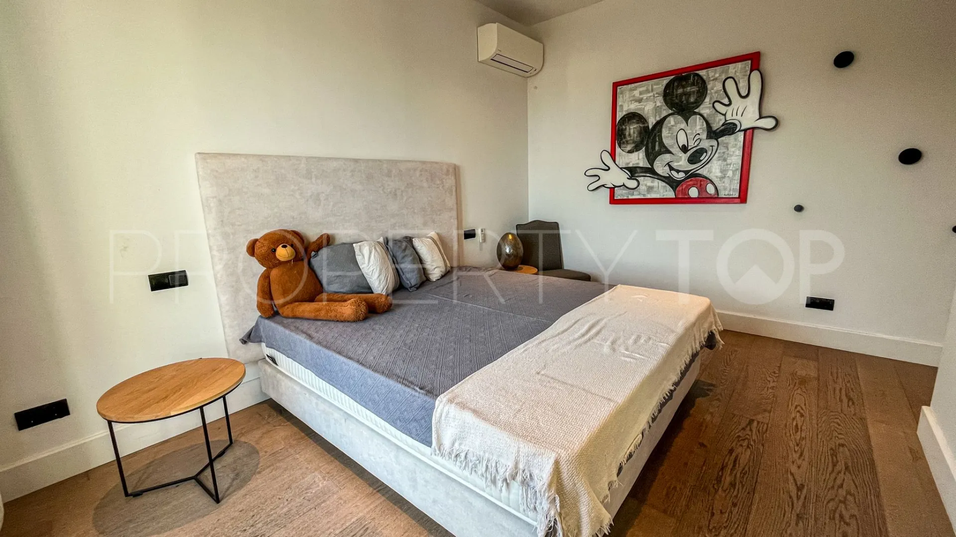 For sale villa with 5 bedrooms in Zona M