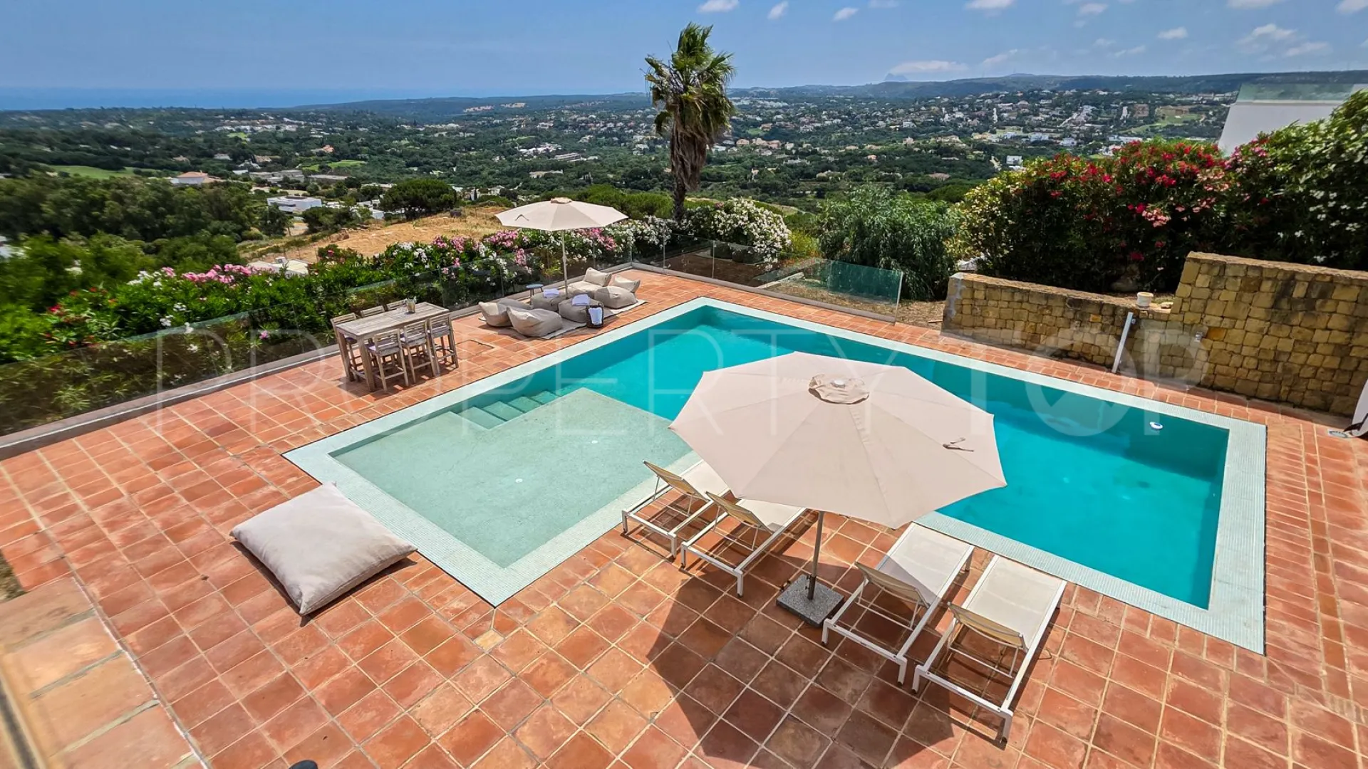 For sale villa with 5 bedrooms in Zona M