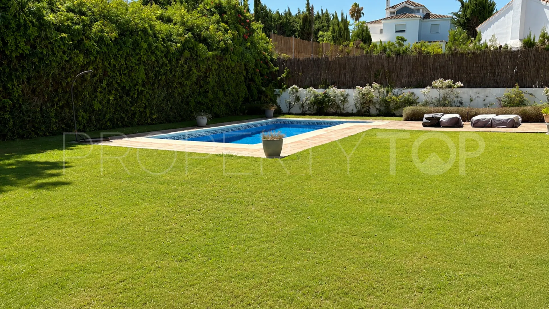 Villa con 4 dormitorios en venta en Sotogrande Costa