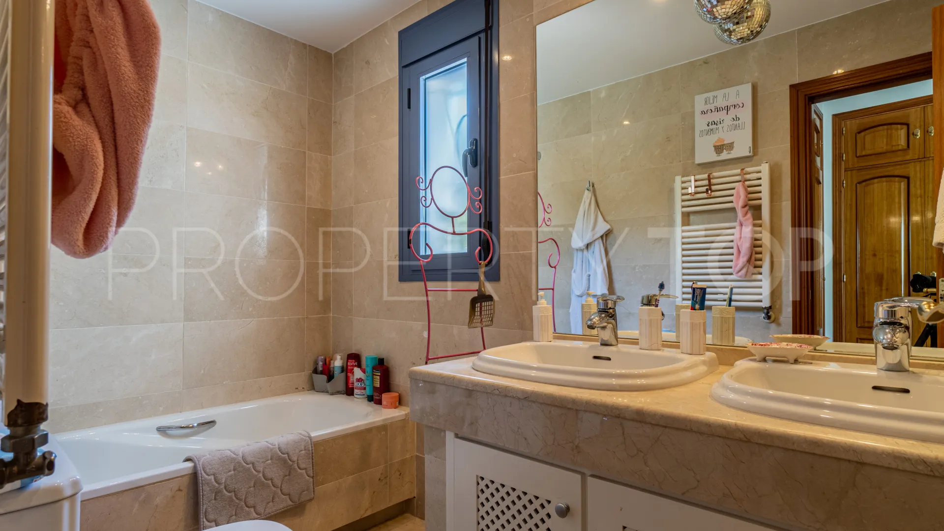 Villa for sale in Zona B with 6 bedrooms