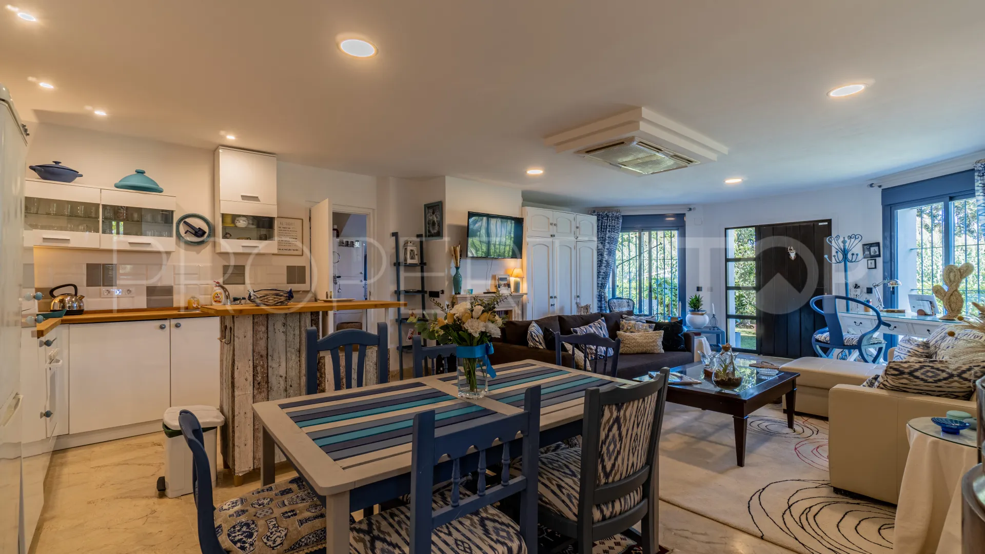 Villa for sale in Zona B with 6 bedrooms