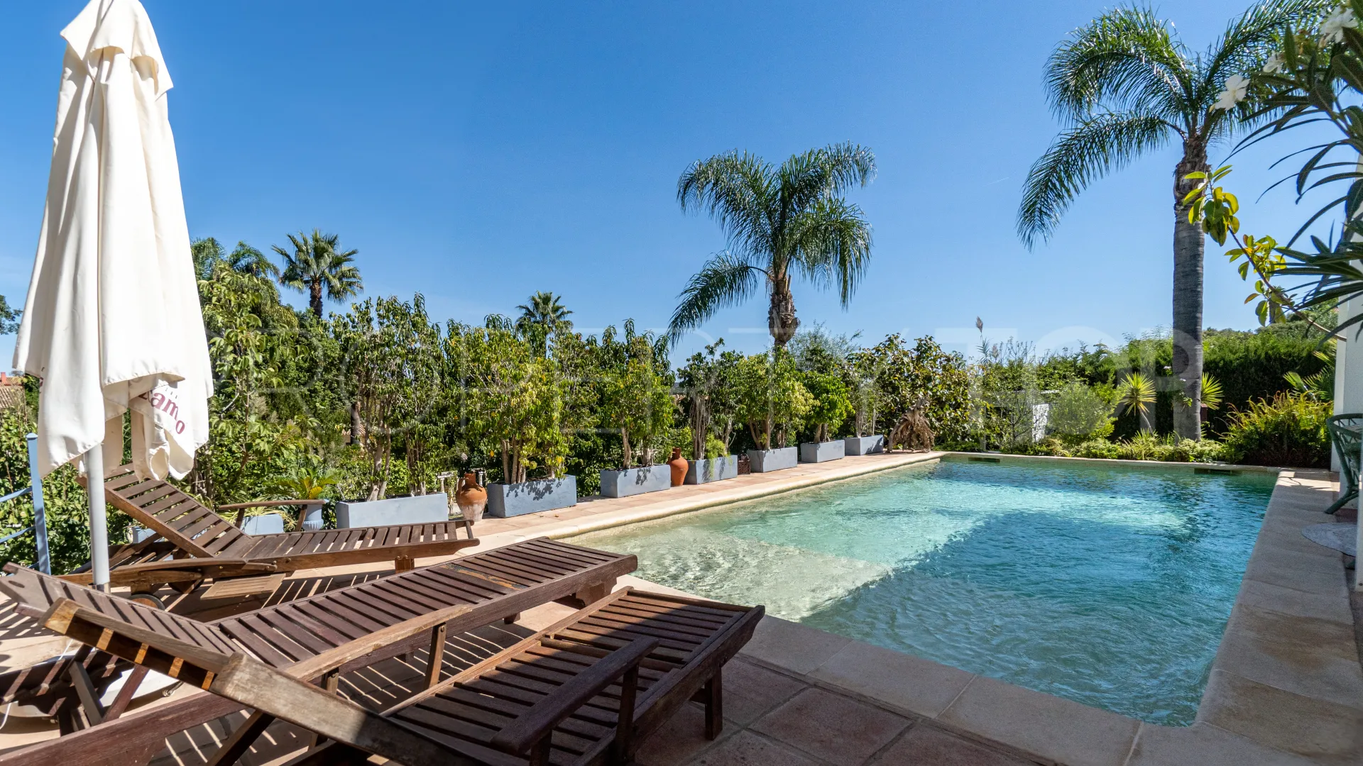 Villa for sale in Zona B with 6 bedrooms