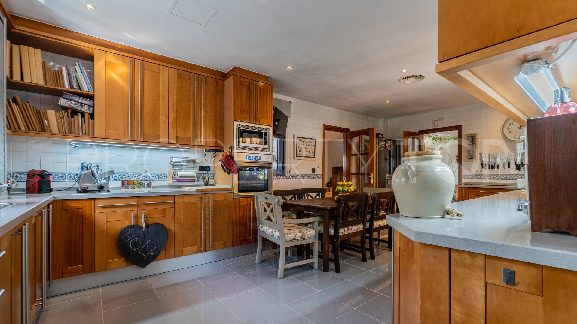 Villa for sale in Zona B with 6 bedrooms