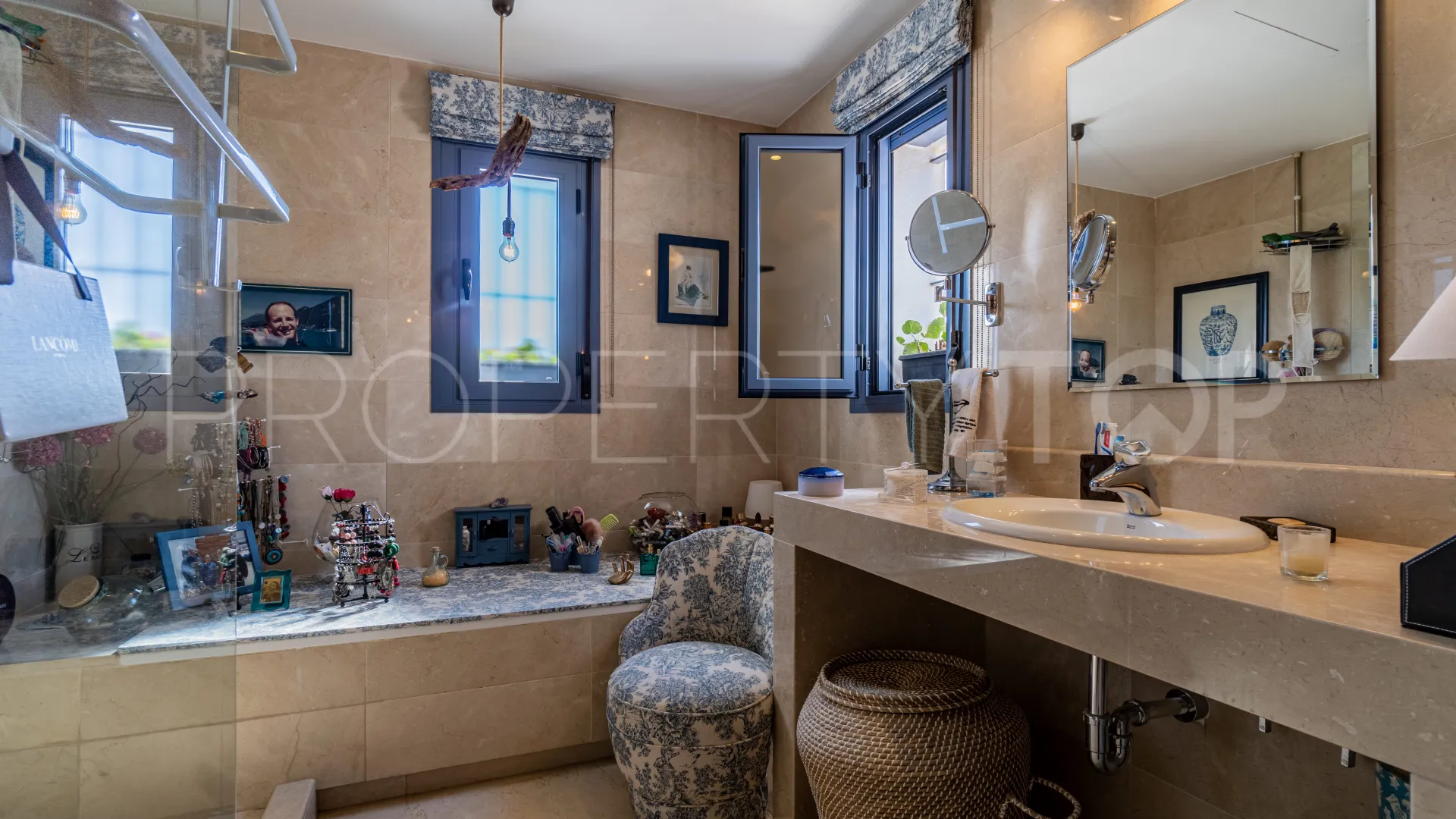Villa for sale in Zona B with 6 bedrooms