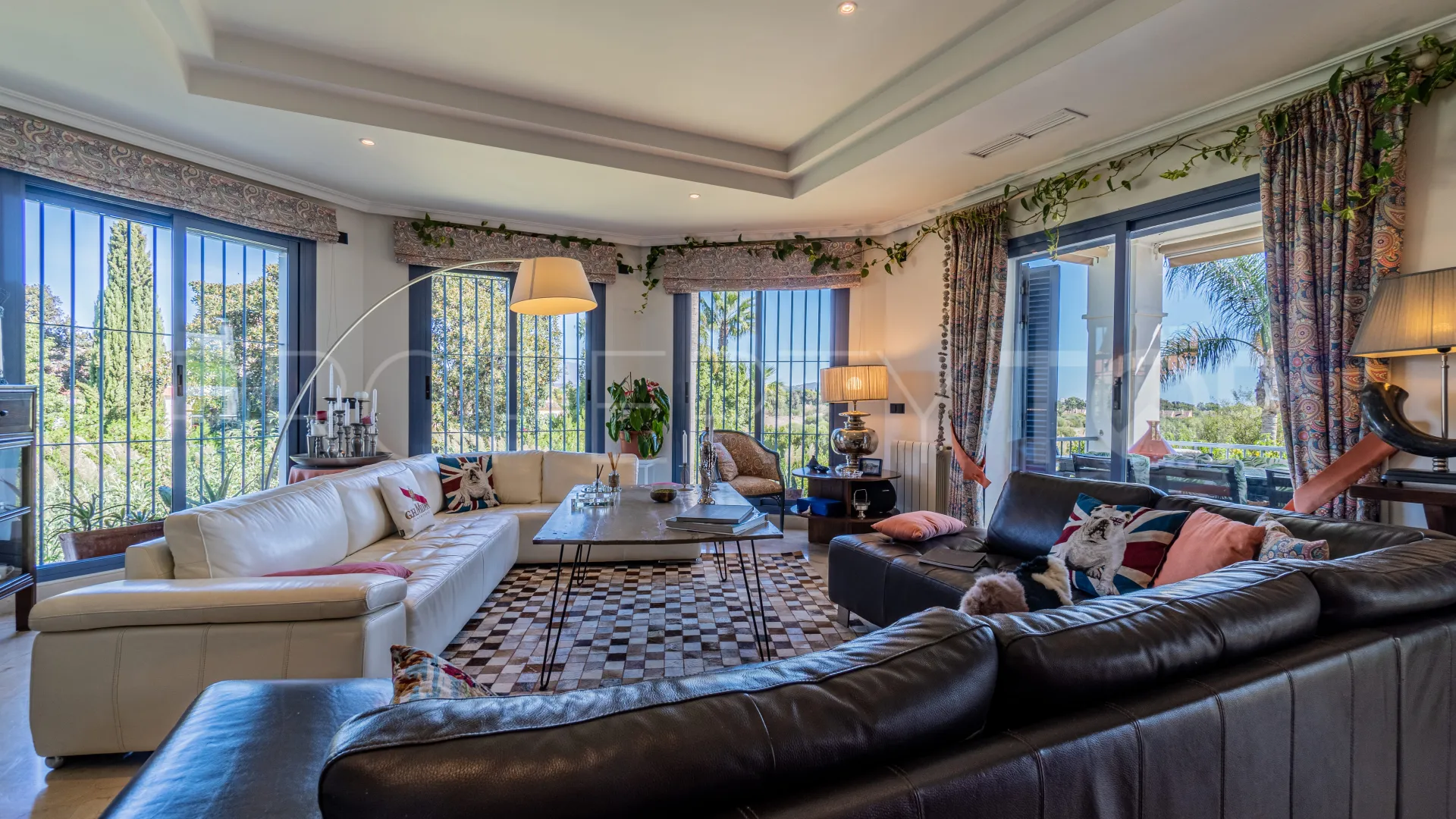 Villa for sale in Zona B with 6 bedrooms