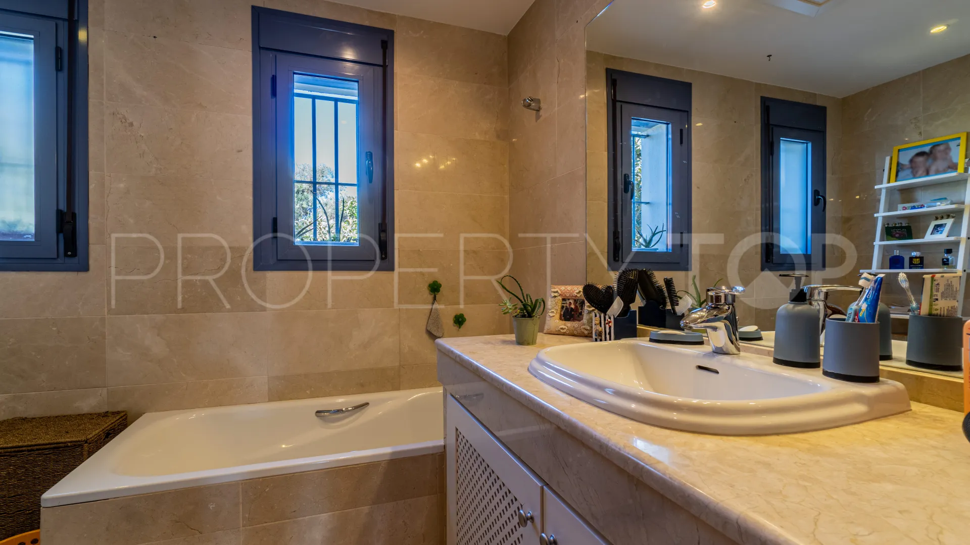 Villa for sale in Zona B with 6 bedrooms