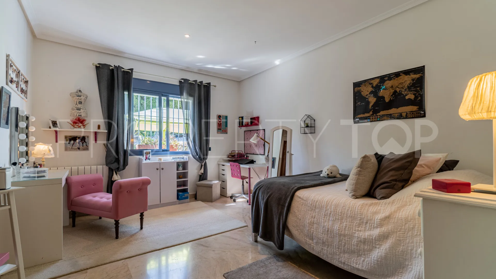 Villa for sale in Zona B with 6 bedrooms