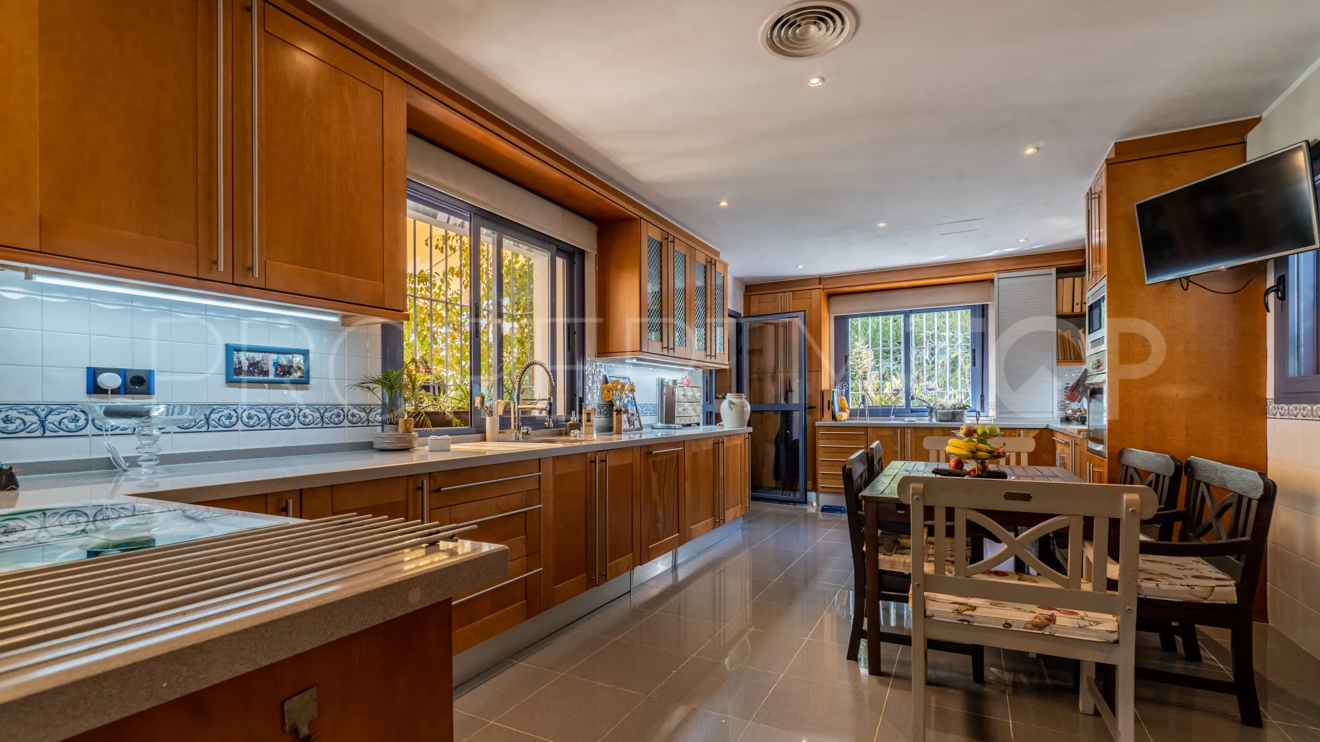 Villa for sale in Zona B with 6 bedrooms