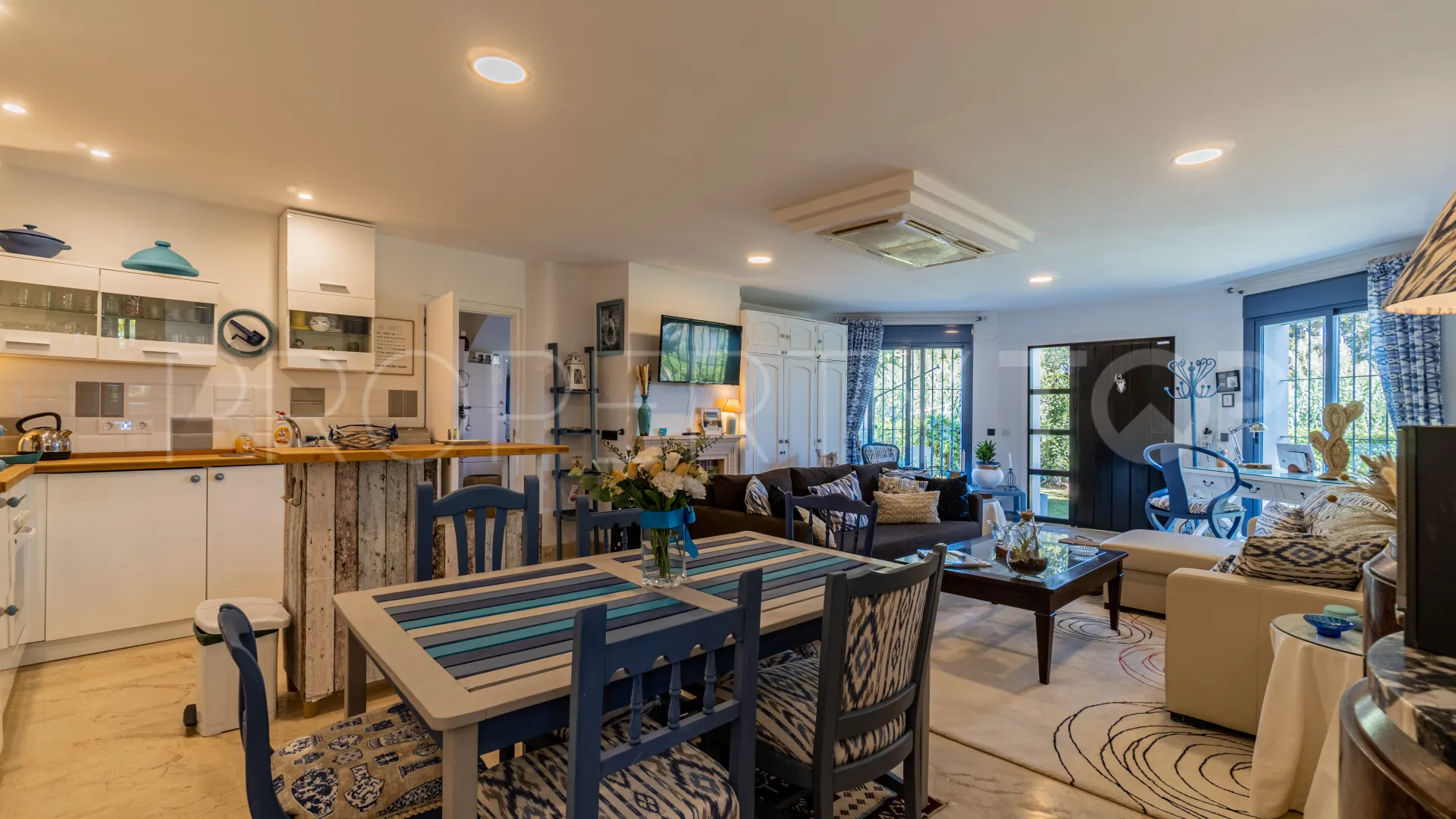 Villa for sale in Zona B with 6 bedrooms