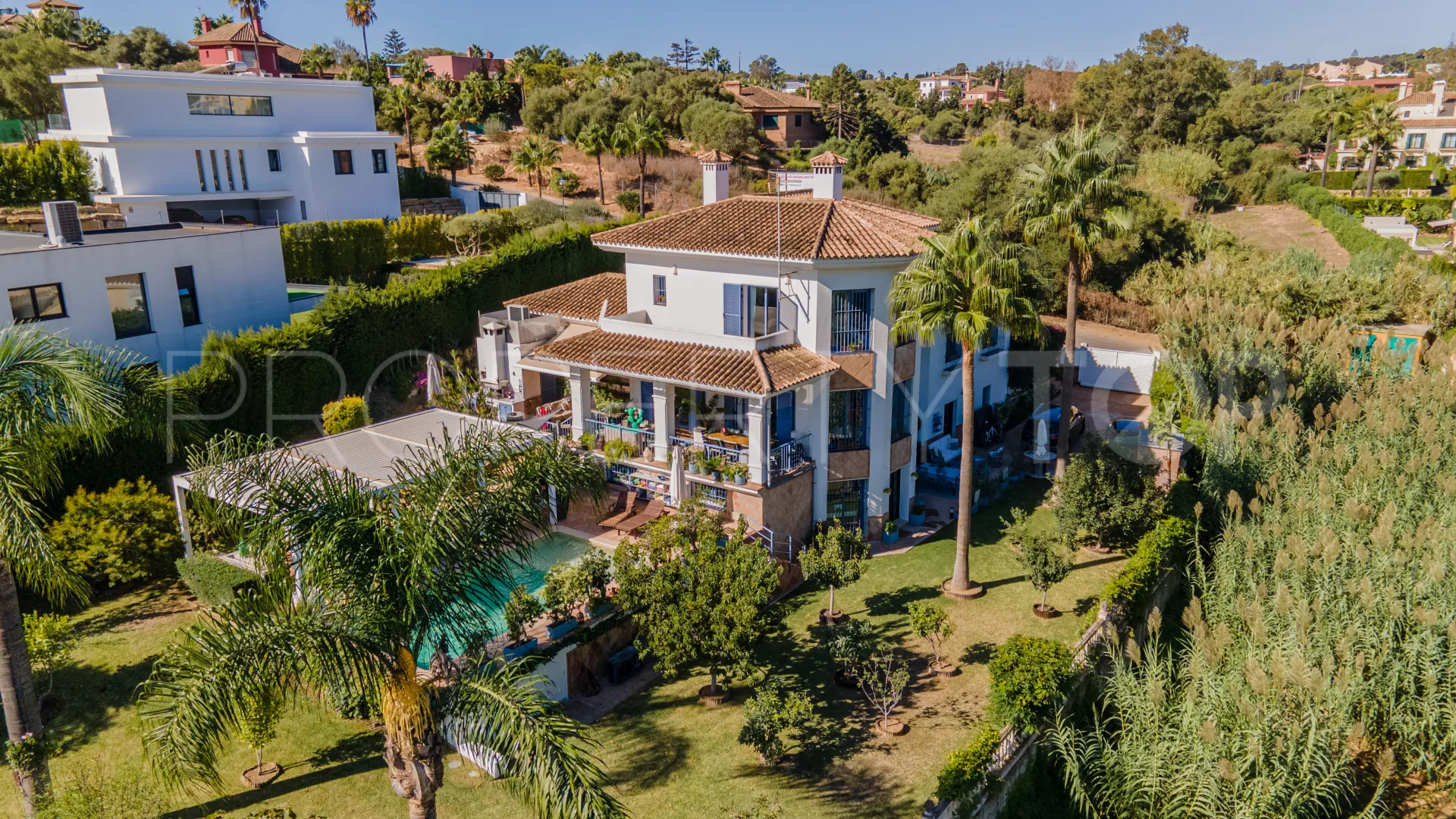 Villa for sale in Zona B with 6 bedrooms