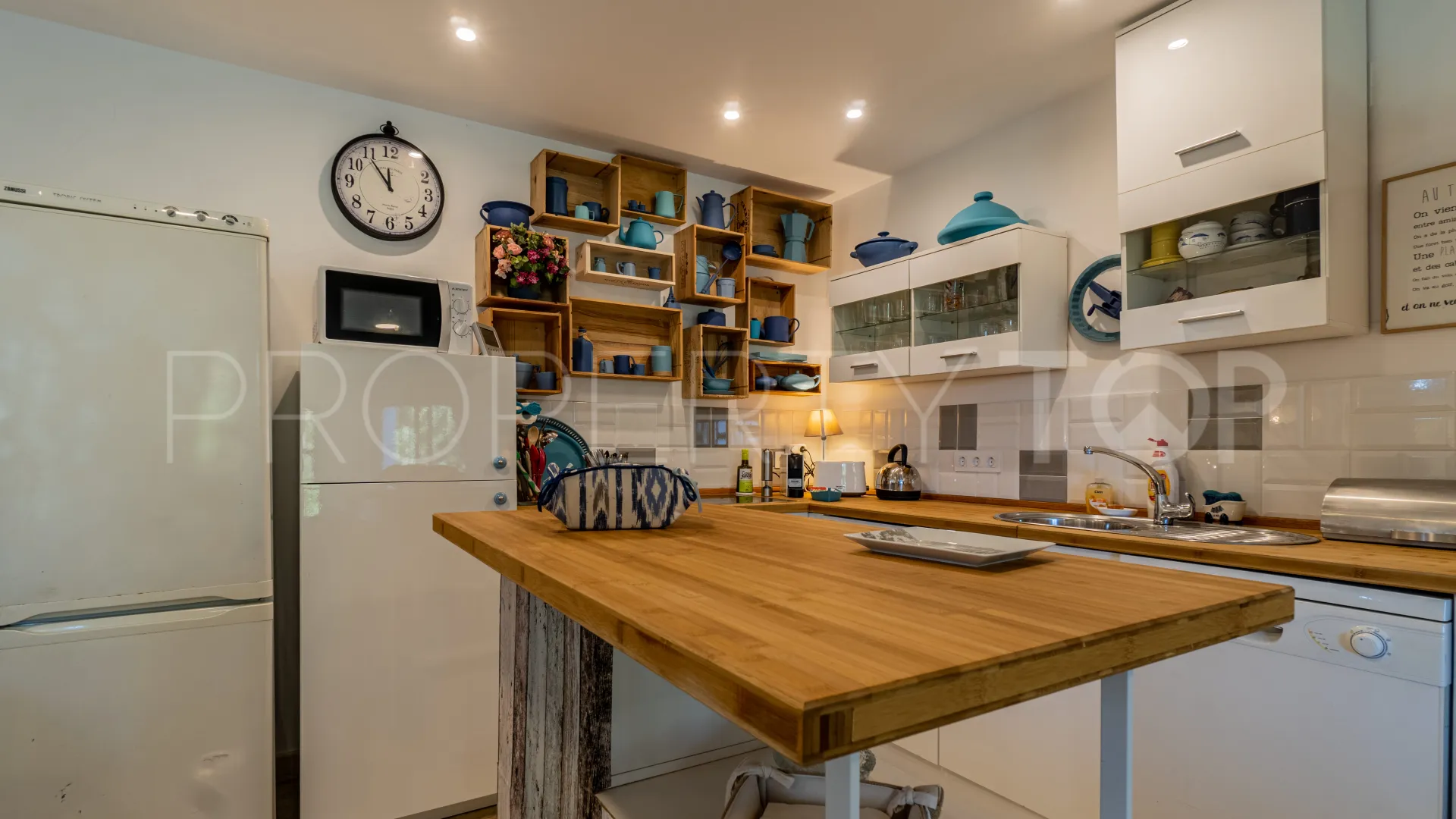 Villa for sale in Zona B with 6 bedrooms