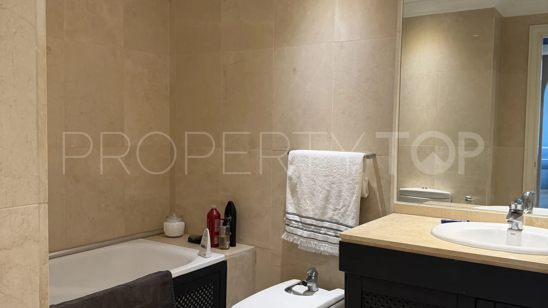 Apartment for sale in Isla Carey with 3 bedrooms