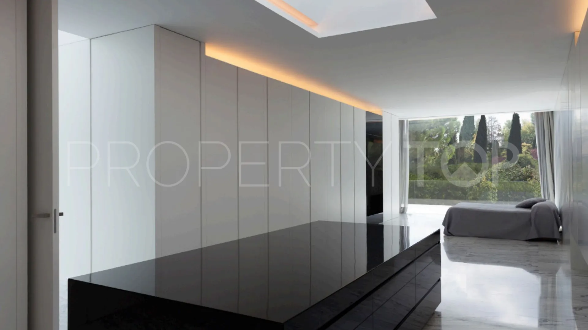 8 bedrooms villa for sale in Los Altos de Valderrama