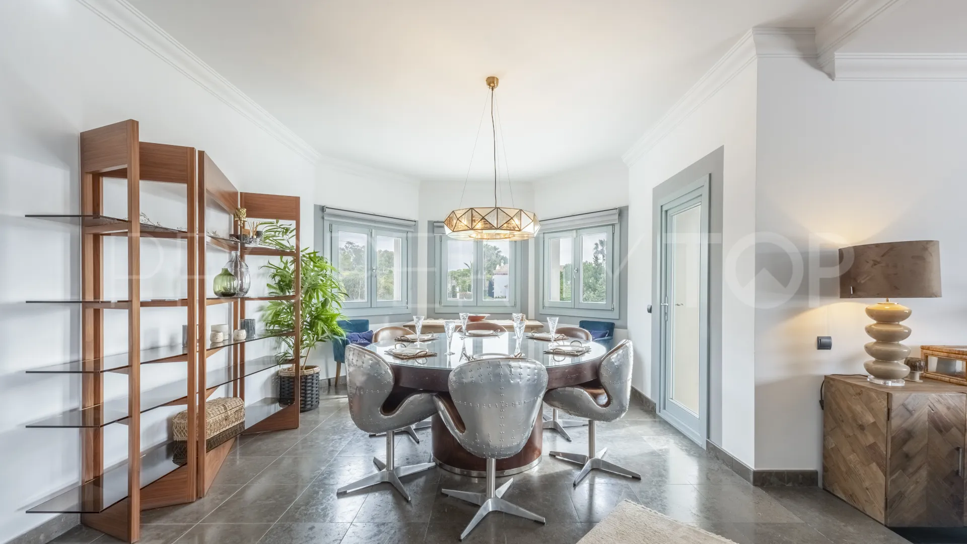 Se vende villa en La Reserva con 5 dormitorios