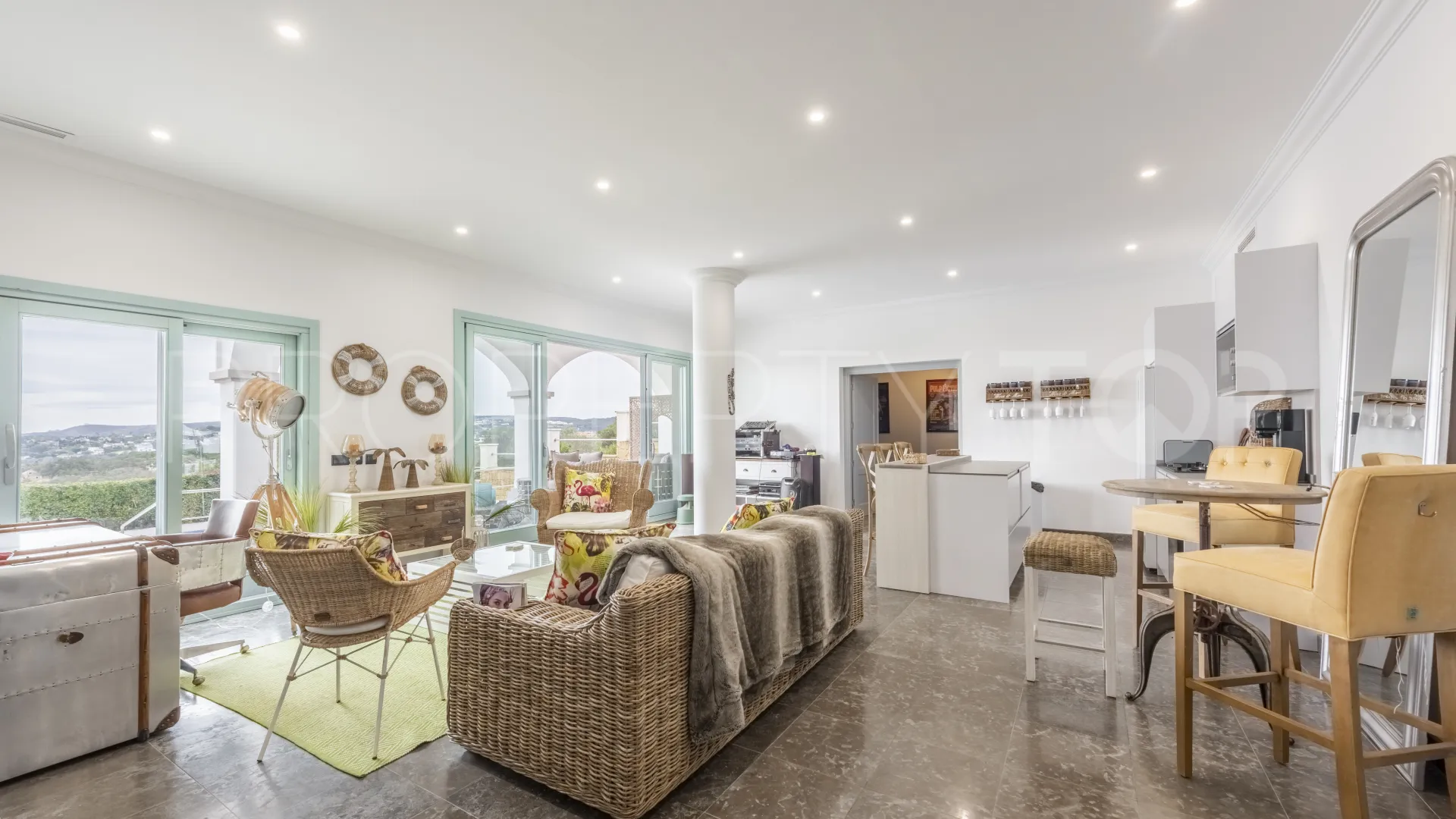 Se vende villa en La Reserva con 5 dormitorios