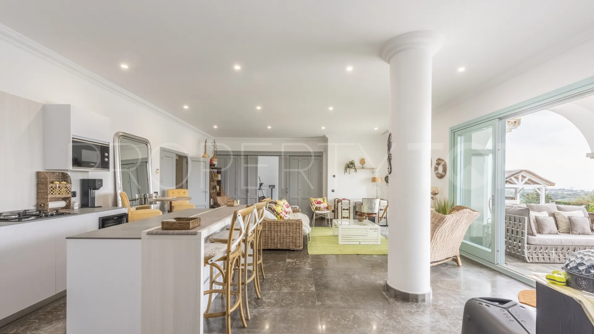 Se vende villa en La Reserva con 5 dormitorios