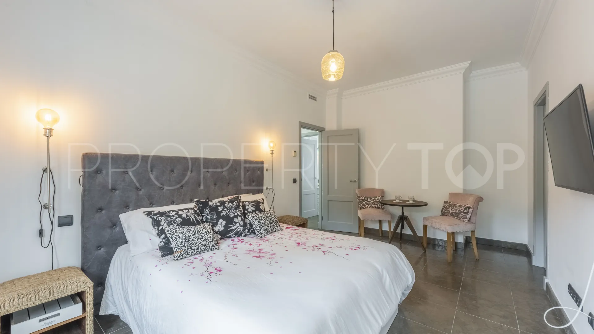 Se vende villa en La Reserva con 5 dormitorios