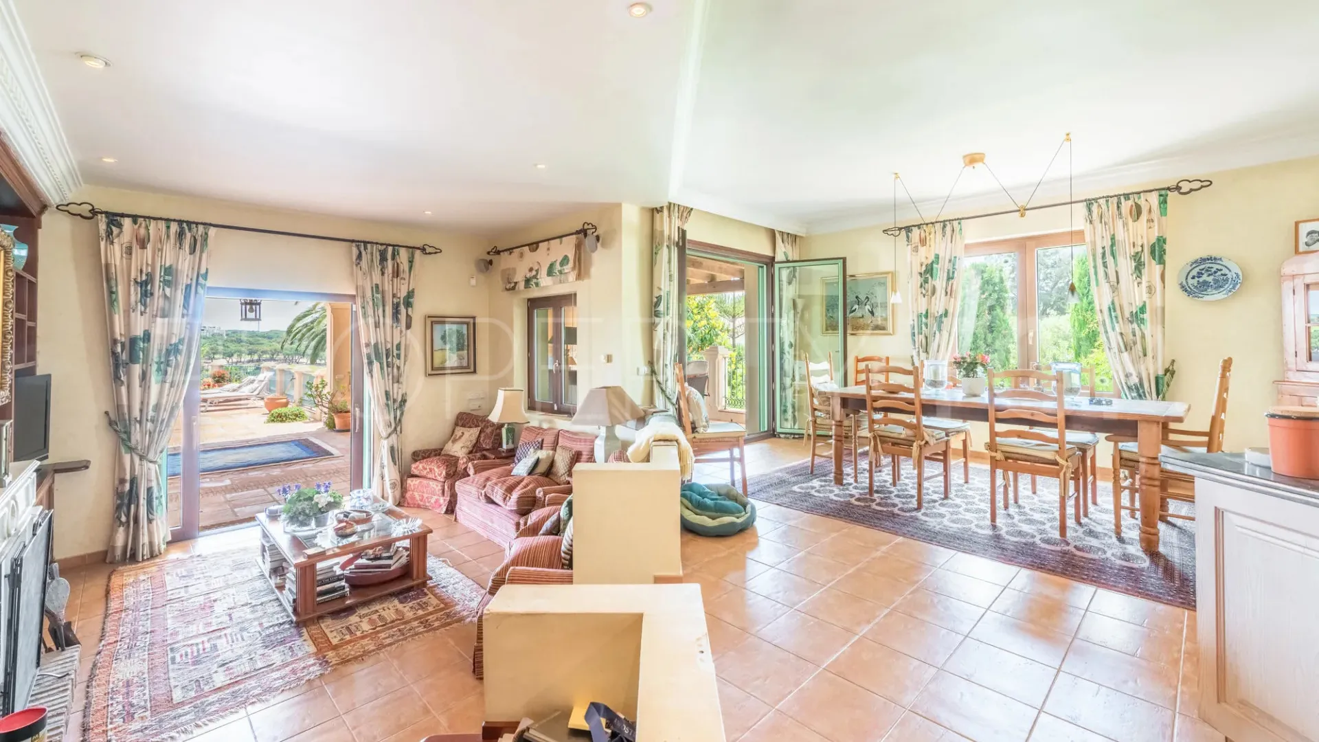 For sale villa with 9 bedrooms in Zona F