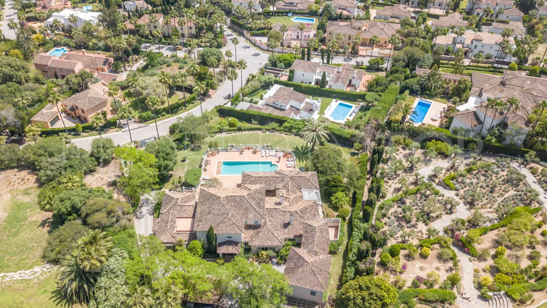 For sale villa with 9 bedrooms in Zona F