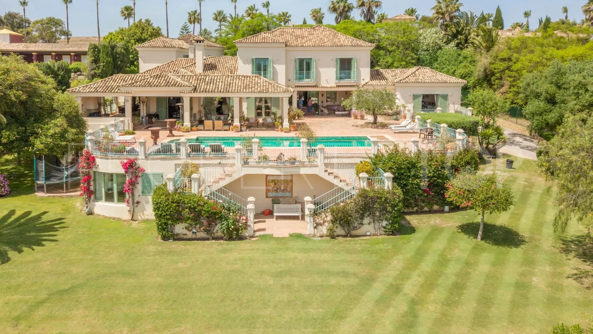 For sale villa with 9 bedrooms in Zona F