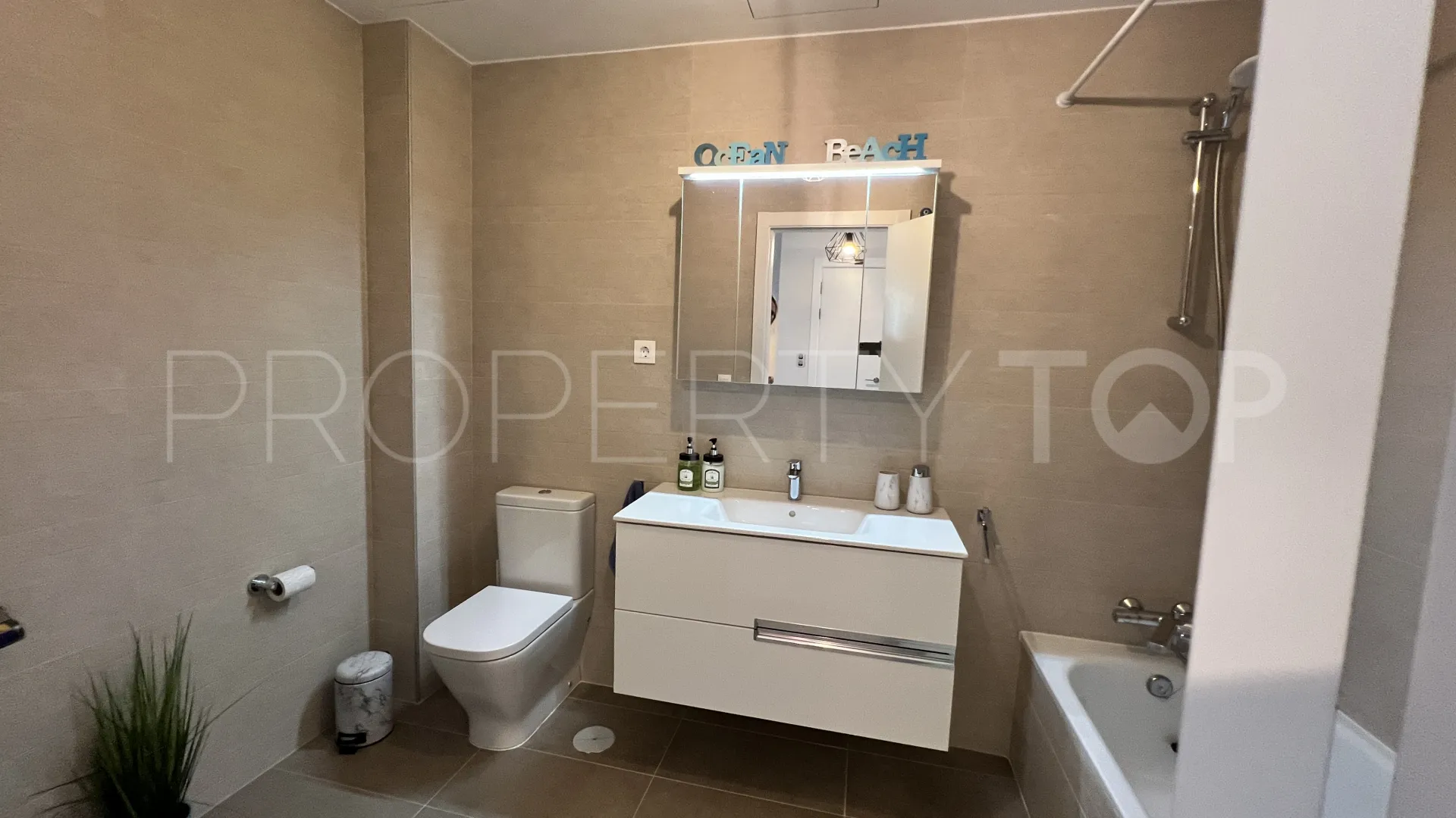 Comprar adosado en San Roque Club con 3 dormitorios