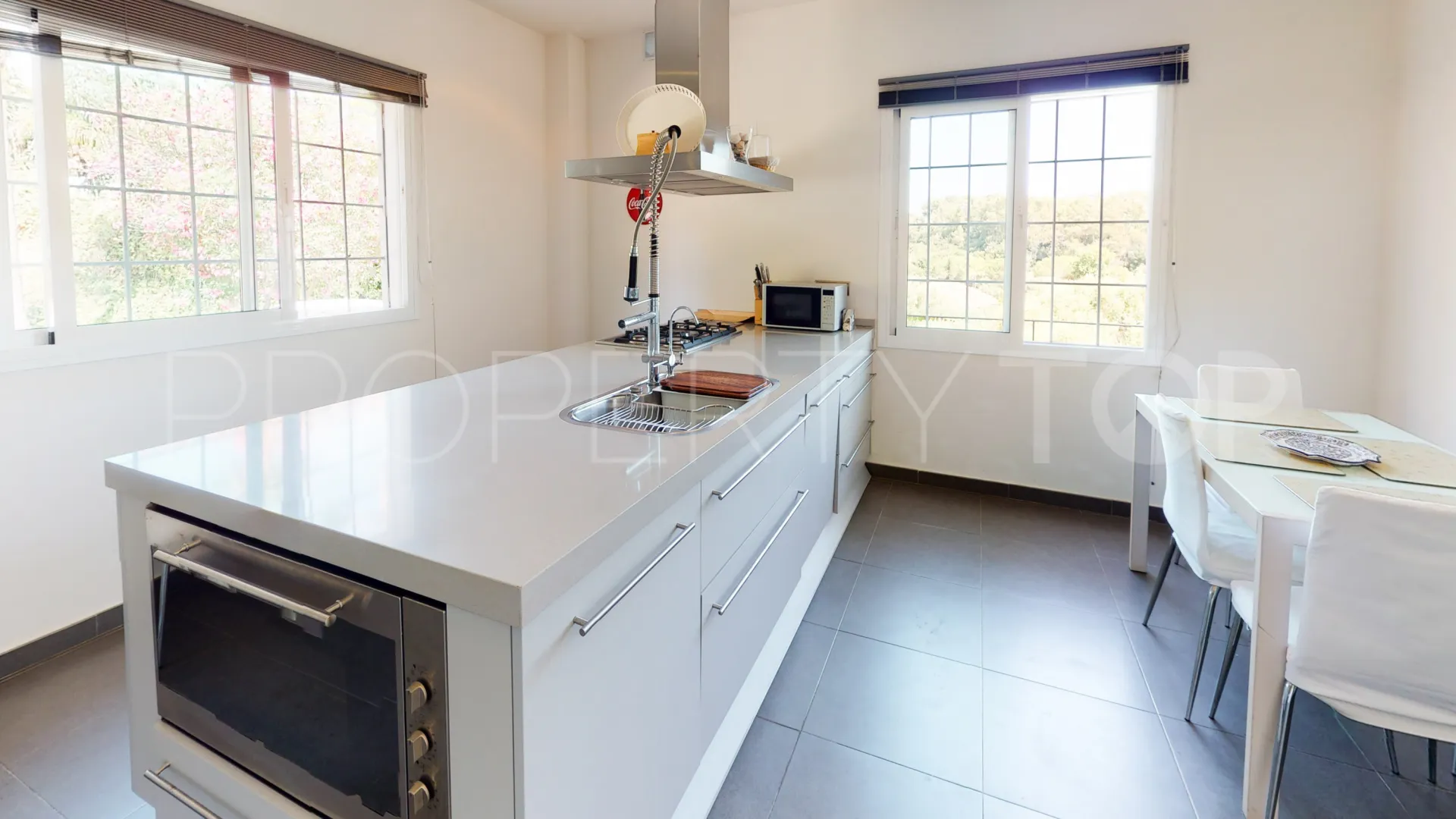 For sale villa in Sotogrande Alto with 7 bedrooms