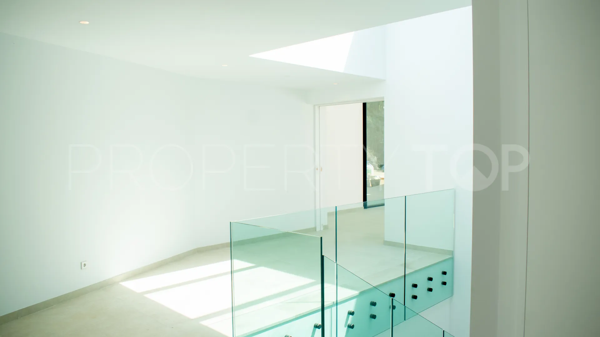 Comprar villa en Zona F con 5 dormitorios