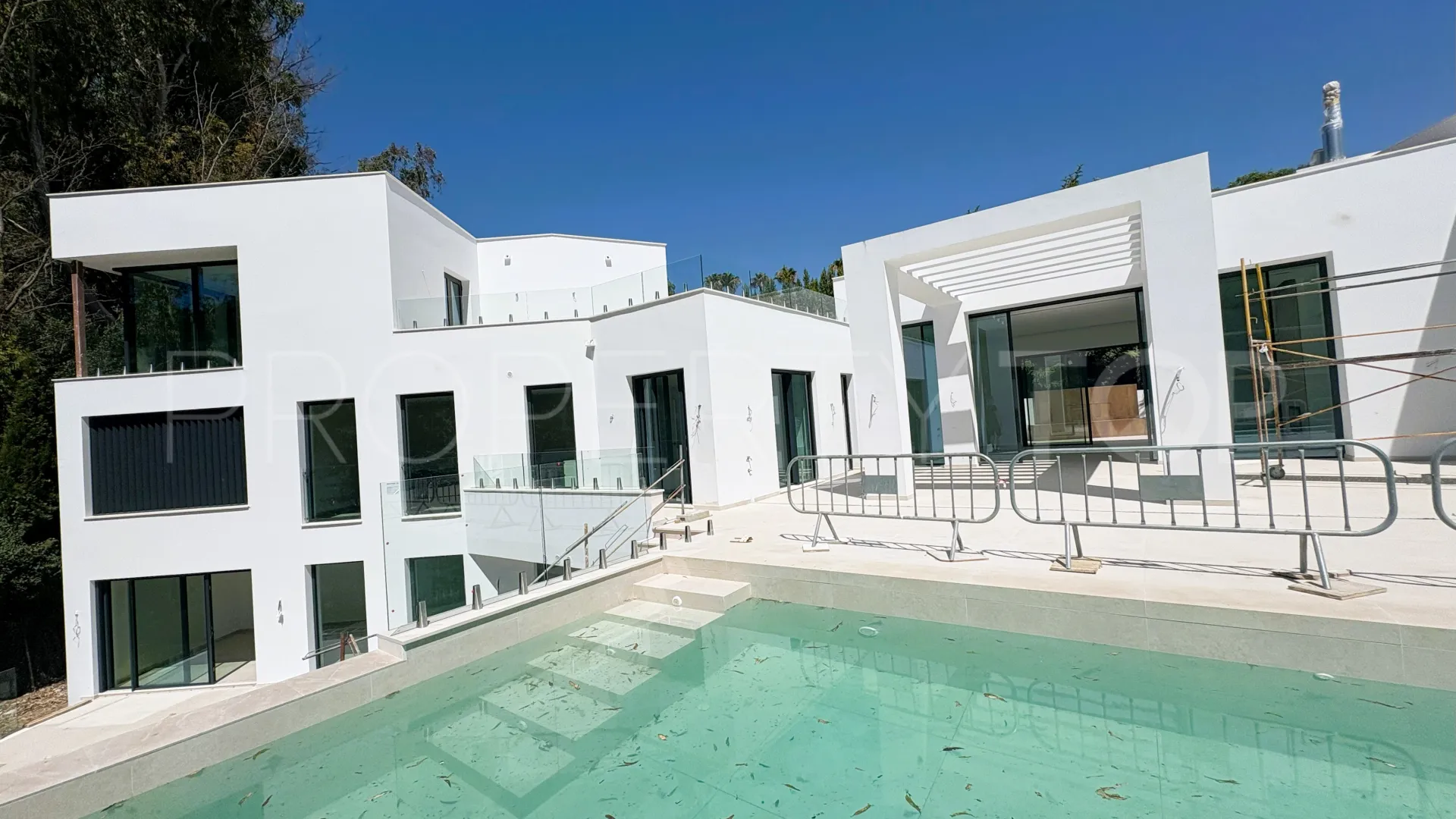 Comprar villa en Zona F con 5 dormitorios