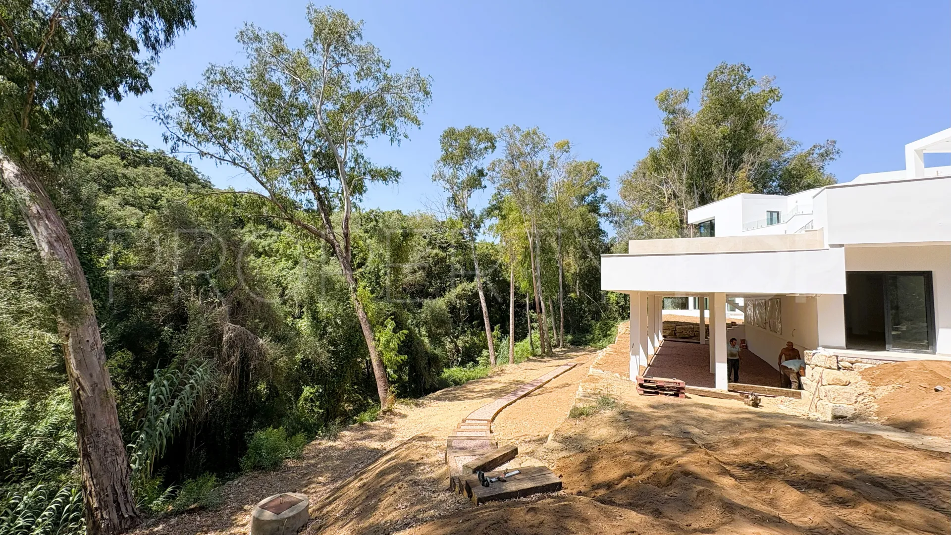 Comprar villa en Zona F con 5 dormitorios