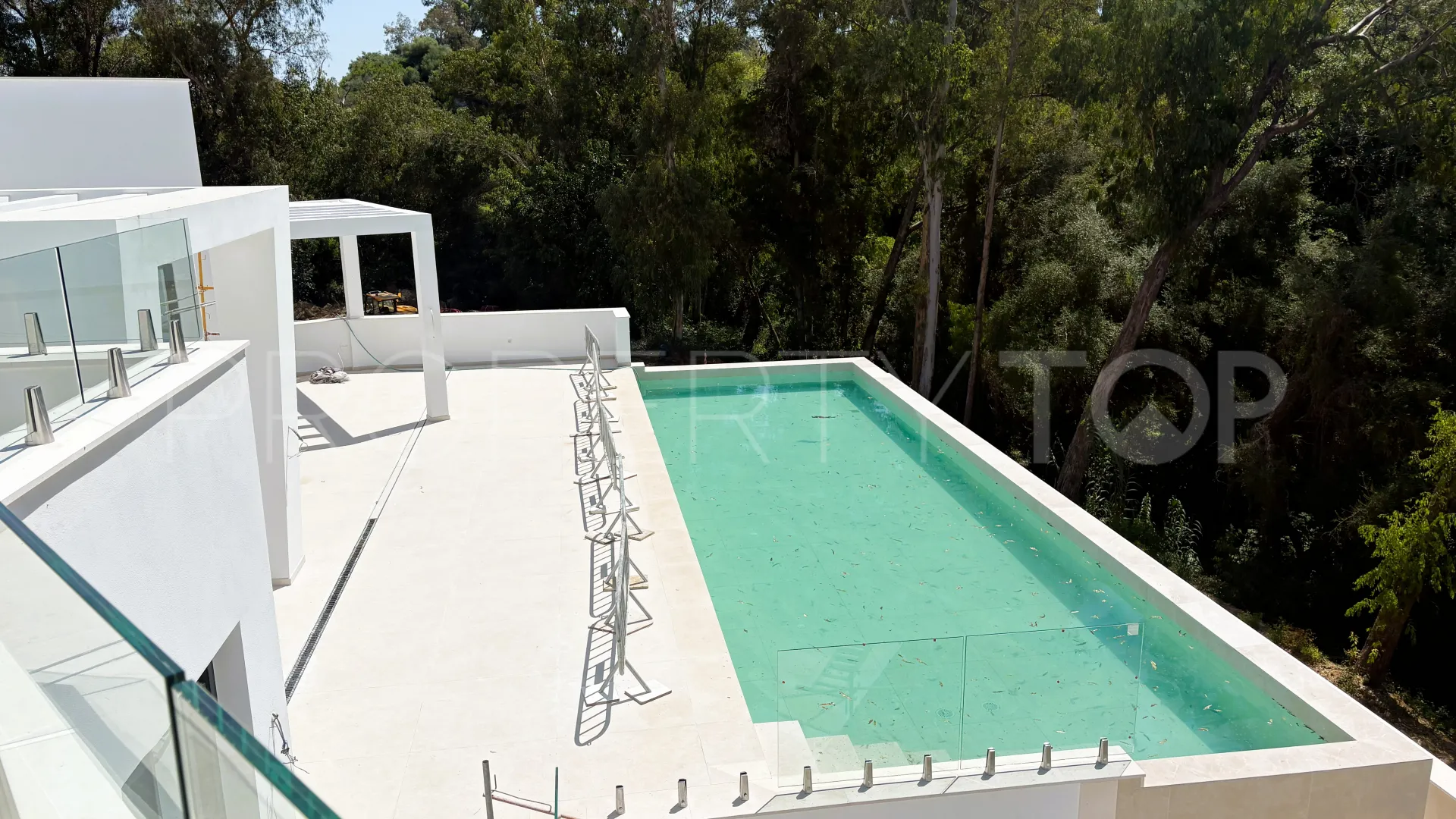 Comprar villa en Zona F con 5 dormitorios