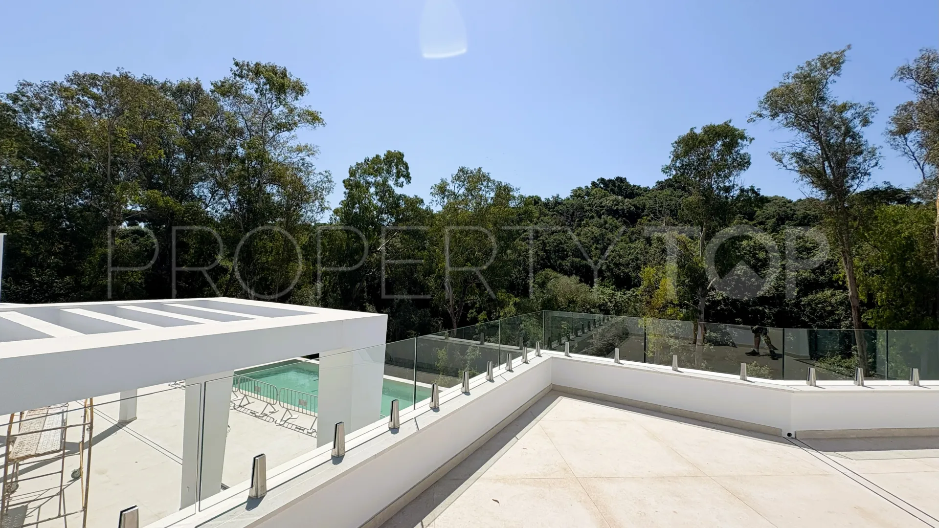 Comprar villa en Zona F con 5 dormitorios