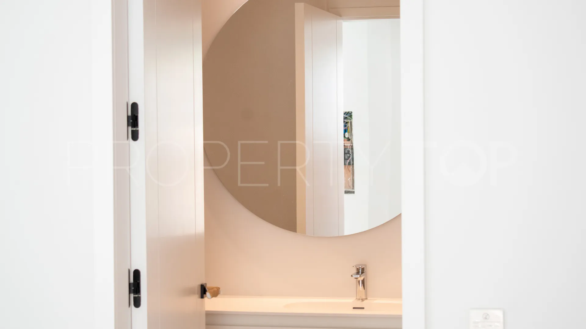 Comprar villa en Zona F con 5 dormitorios