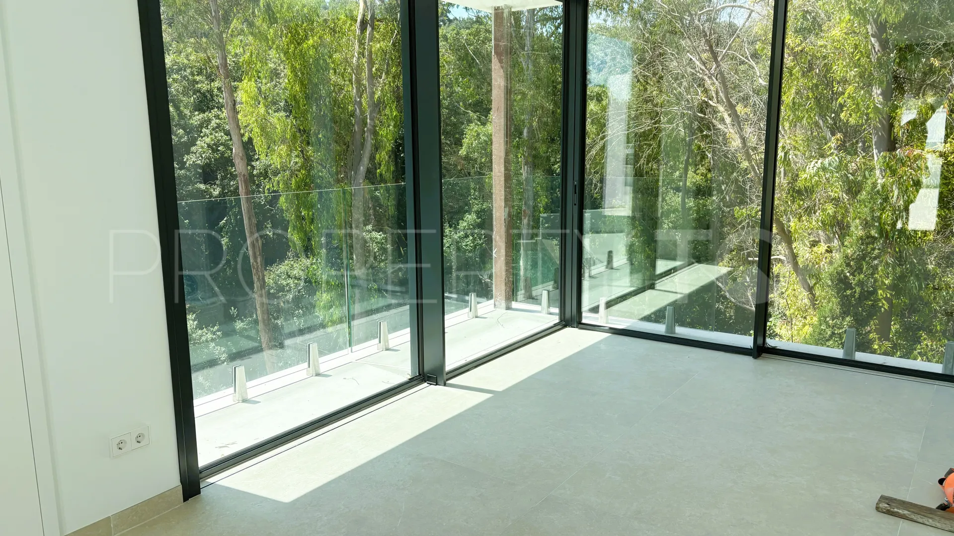 Comprar villa en Zona F con 5 dormitorios