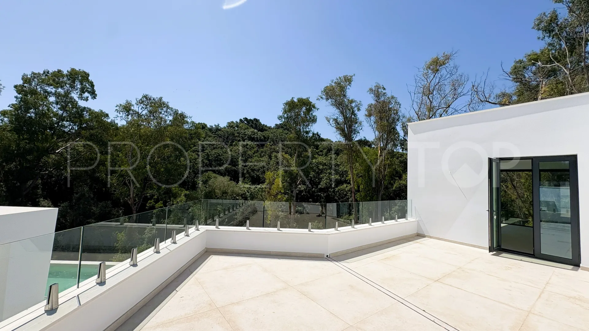 Comprar villa en Zona F con 5 dormitorios