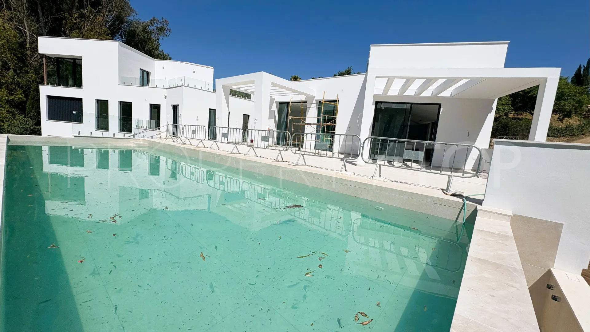 Comprar villa en Zona F con 5 dormitorios