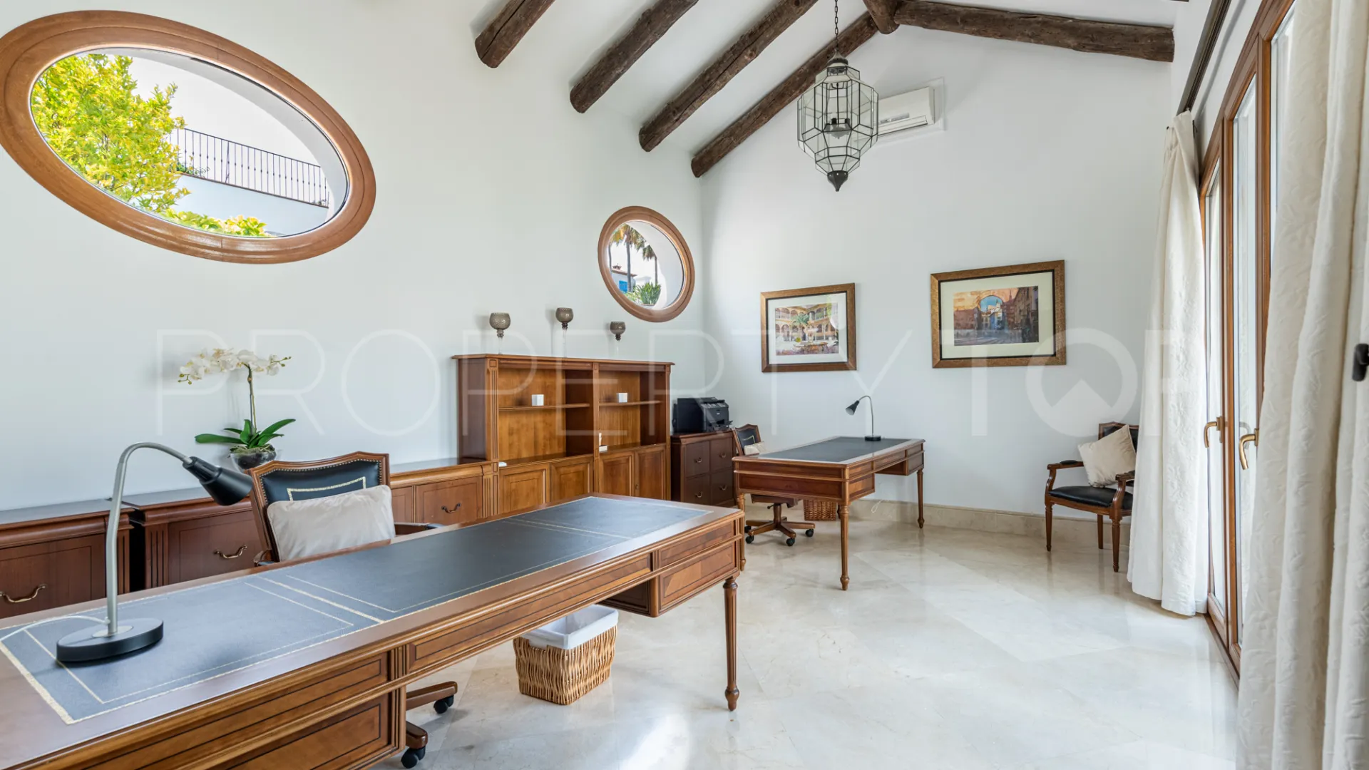 For sale 7 bedrooms villa in Zona F