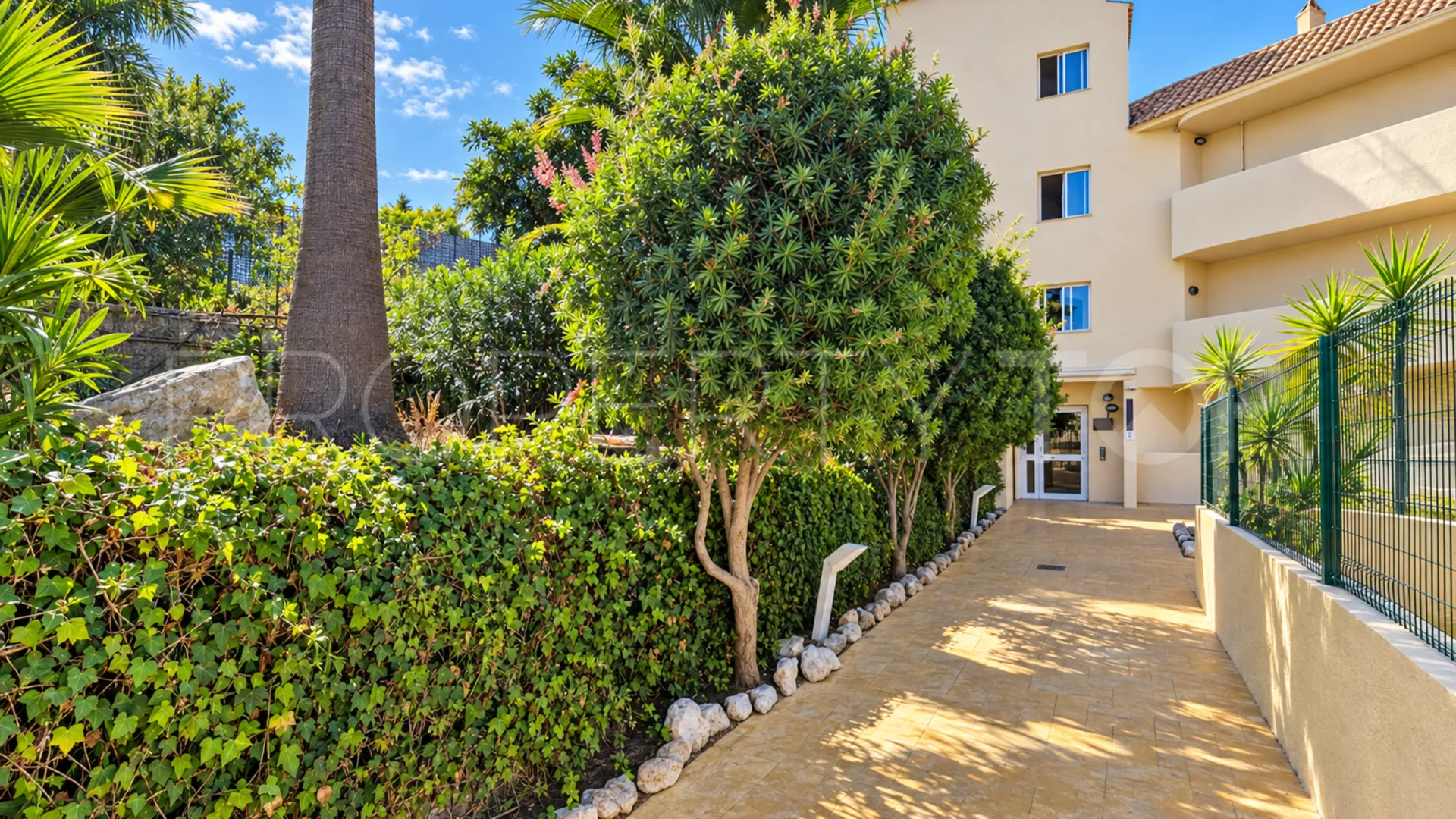 2 bedrooms apartment for sale in La Duquesa