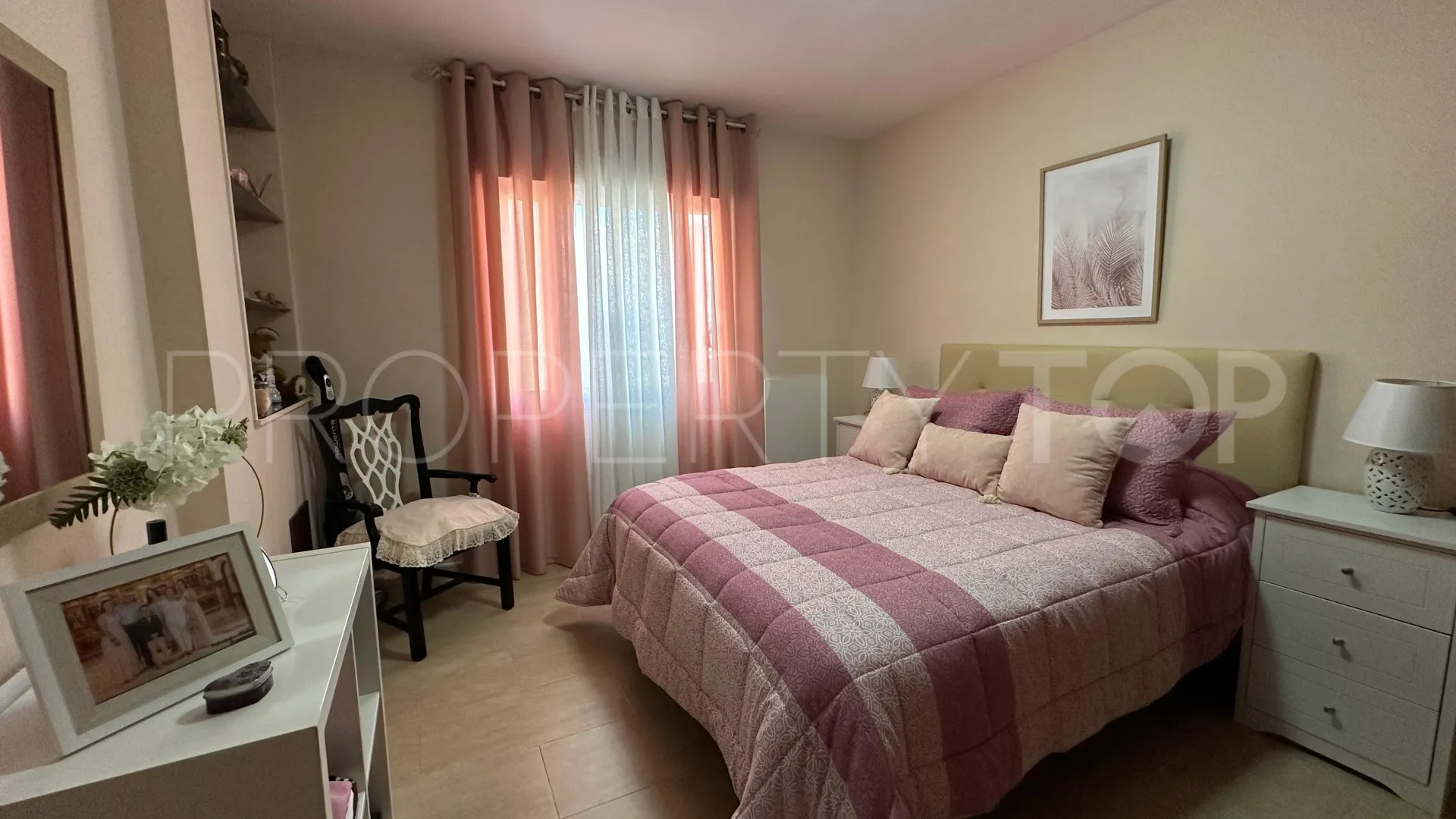 Se vende apartamento en Estepona con 3 dormitorios