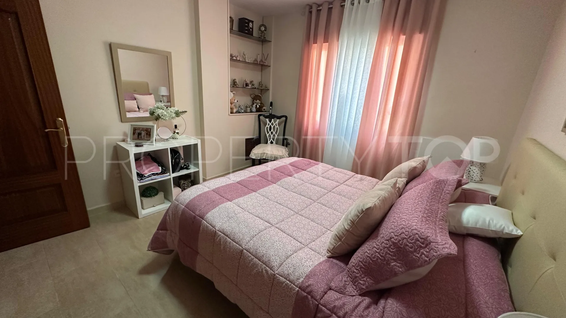 Se vende apartamento en Estepona con 3 dormitorios
