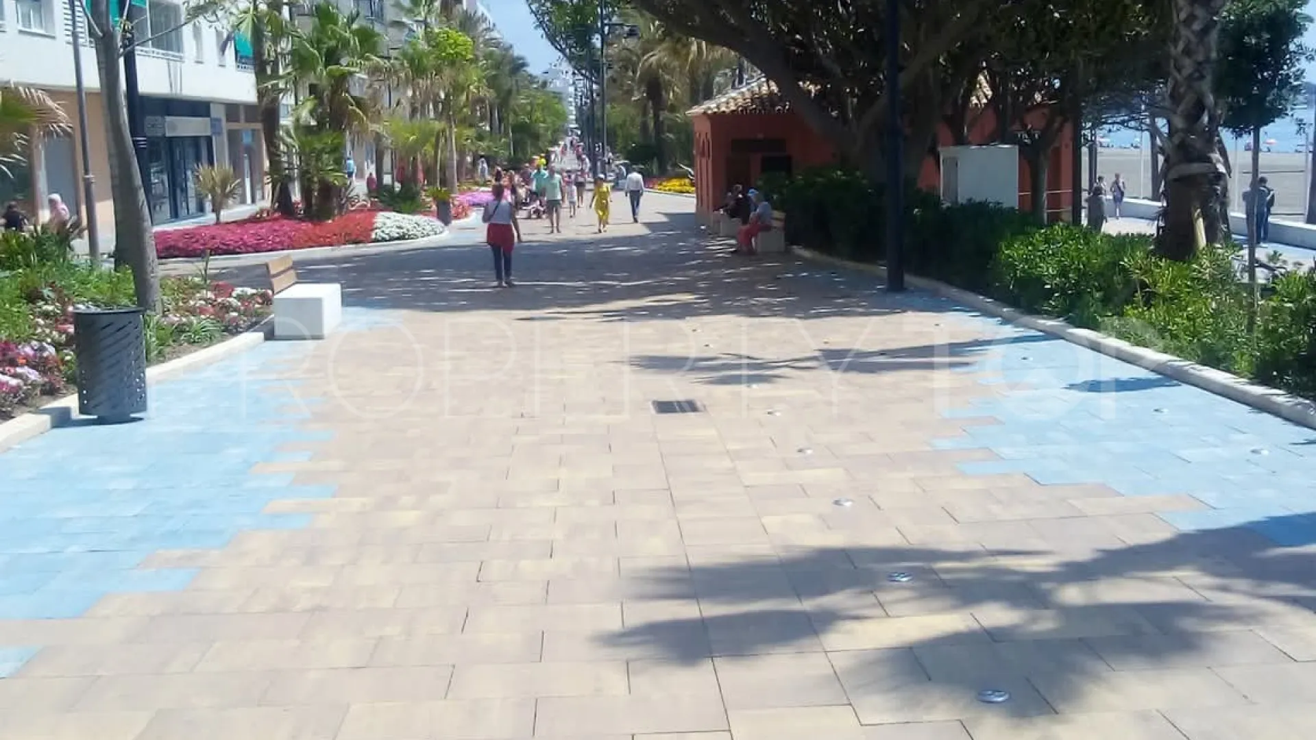 Se vende apartamento en Estepona con 3 dormitorios