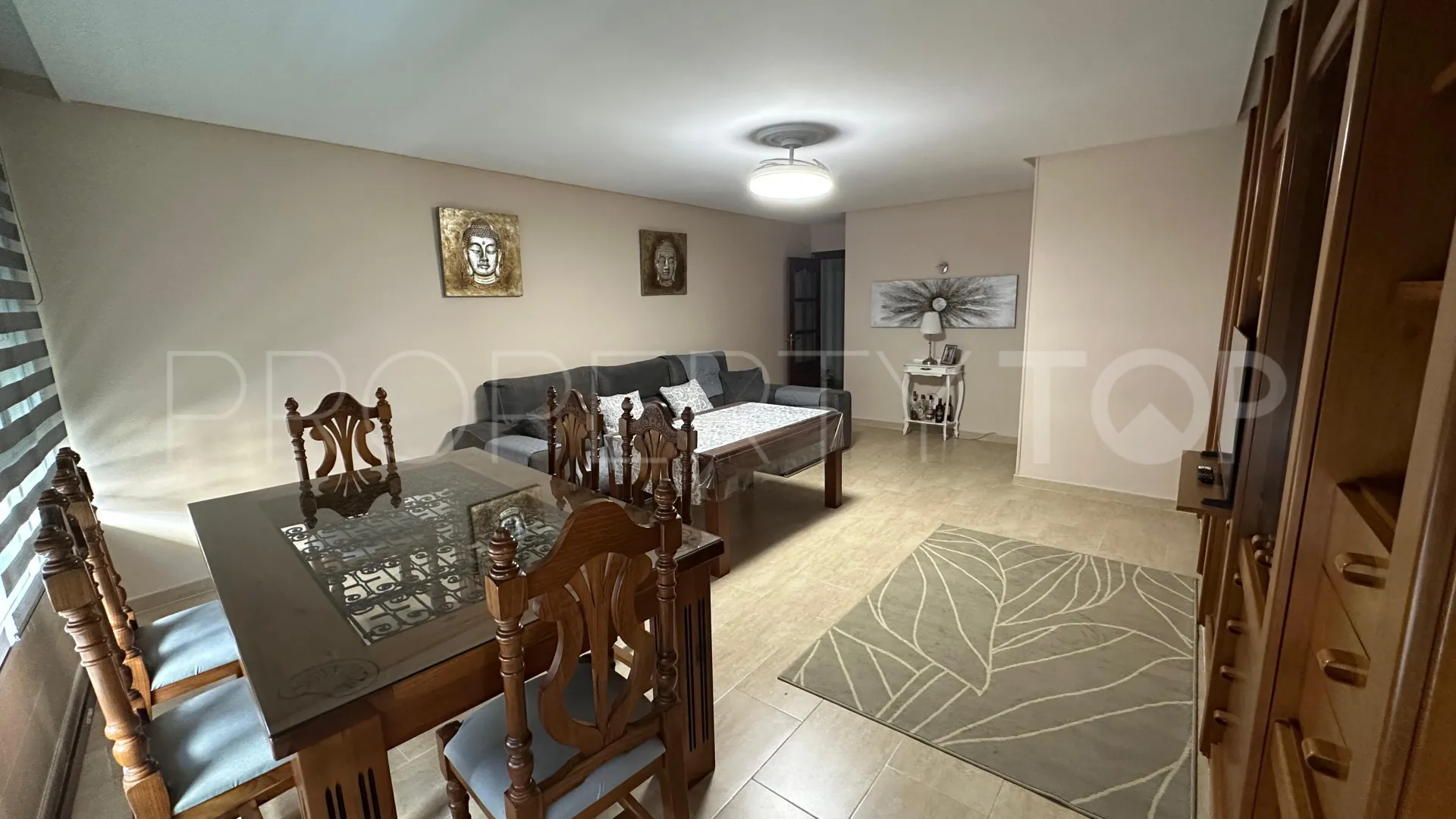Se vende apartamento en Estepona con 3 dormitorios