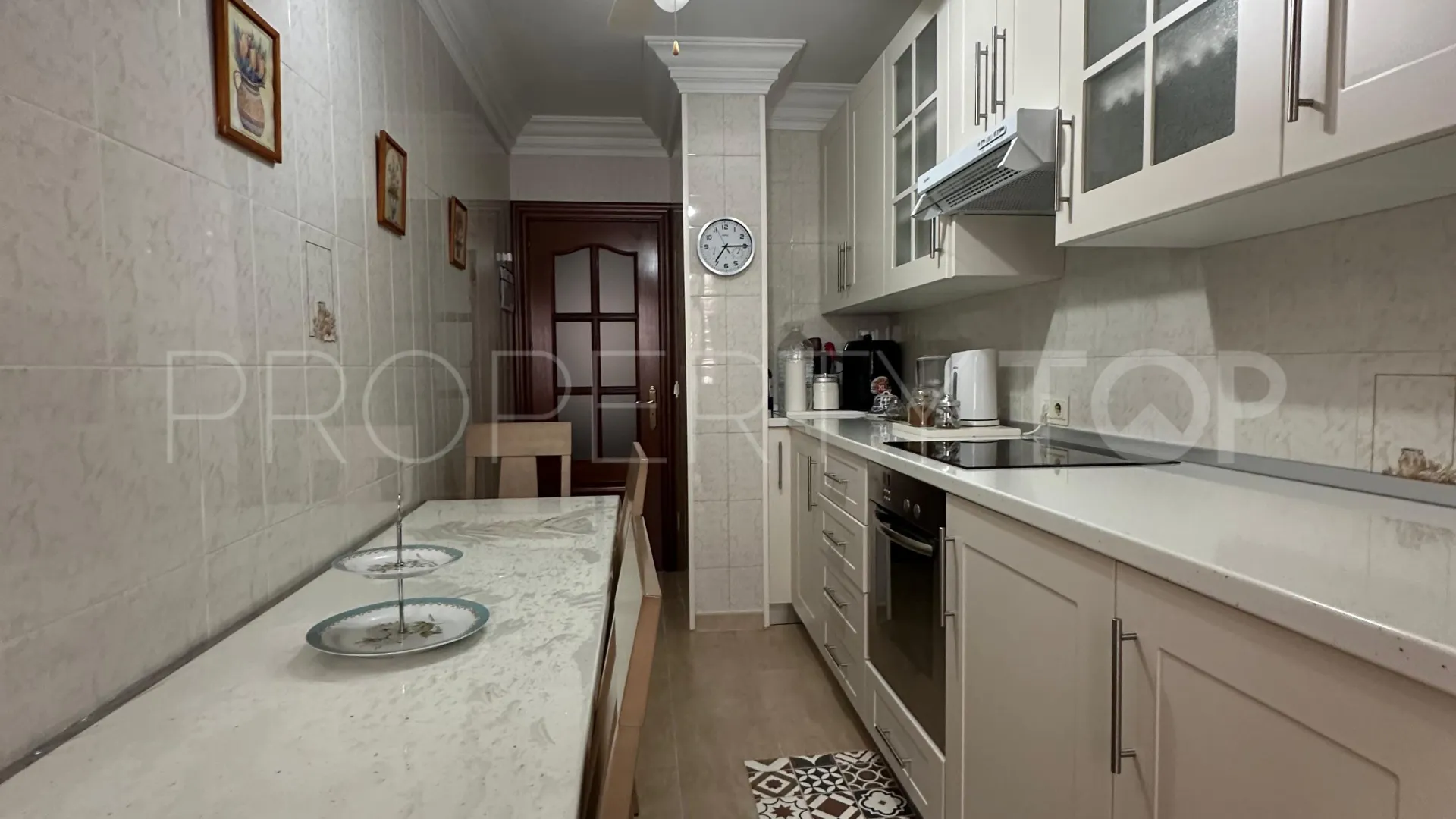 Se vende apartamento en Estepona con 3 dormitorios