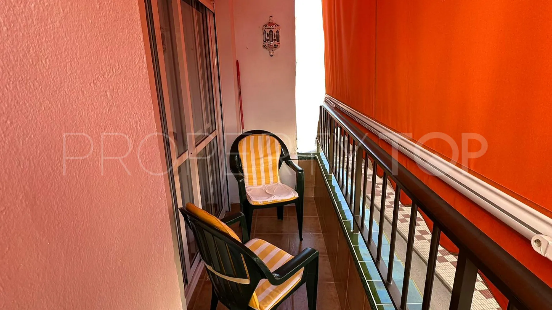 Se vende apartamento en Estepona con 3 dormitorios